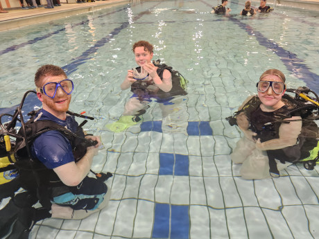 Army cadets try dive